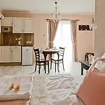 Barackvirag Apartmanhaz Apartament Tihany