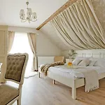 Barackvirag Apartmanhaz * Tihany