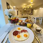 Barackvirag Apartmanhaz *