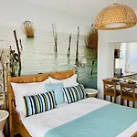 Barackvirag Apartmanhaz *
