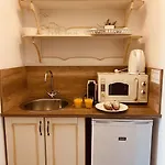 Barackvirag Apartmanhaz *