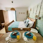 Barackvirag Apartmanhaz *