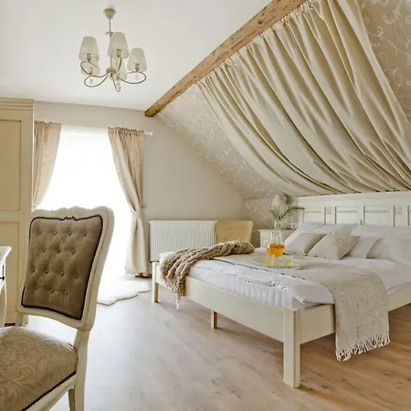 Barackvirag Apartmanhaz * Tihany