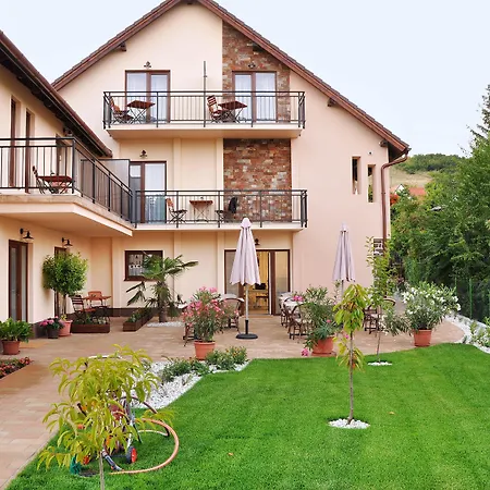 Barackvirag Apartmanhaz Διαμέρισμα