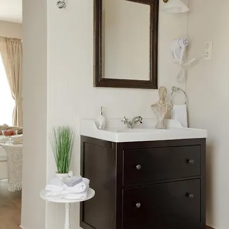 Barackvirag Apartmanhaz