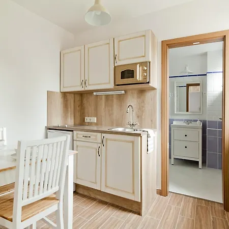 Barackvirag Apartmanhaz ティハニ
