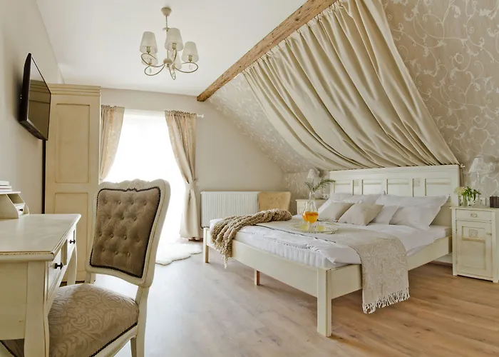 Barackvirag Apartmanhaz * Tihany