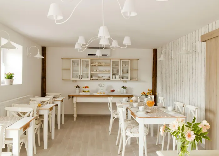 Barackvirag Apartmanhaz *