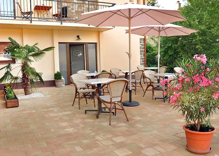 Barackvirag Apartmanhaz *