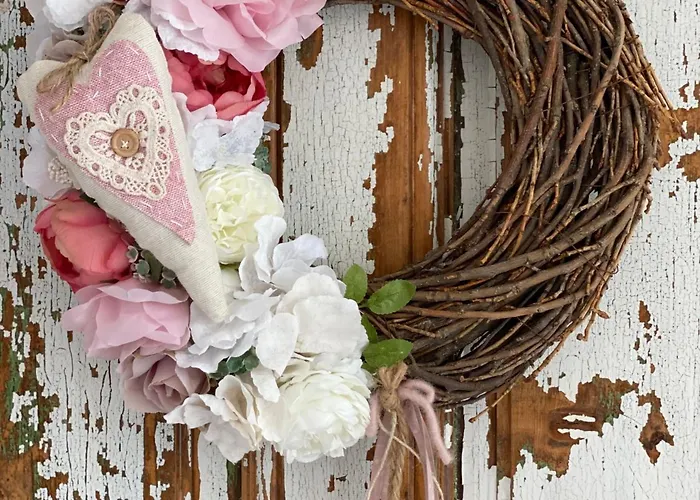 Barackvirag Apartmanhaz * Tihany