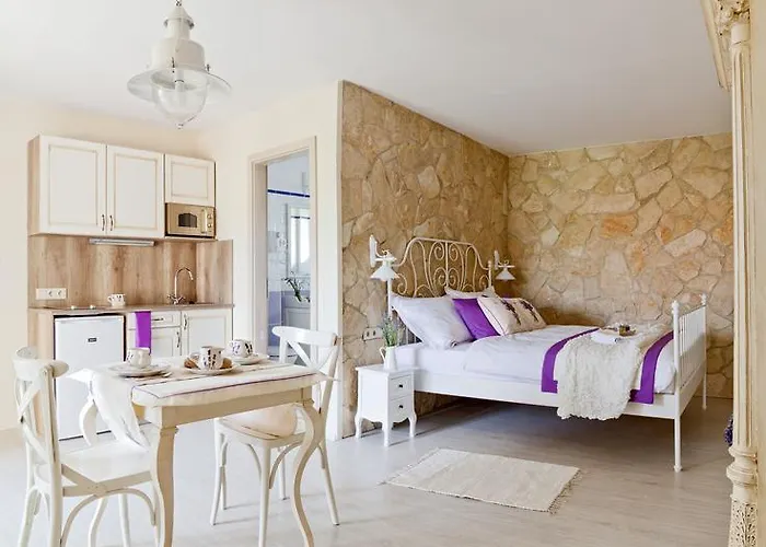 Apartment Barackvirag Apartmanhaz