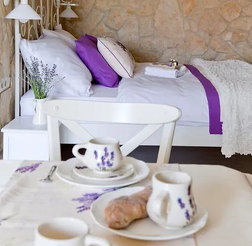 Barackvirag Apartmanhaz Tihany